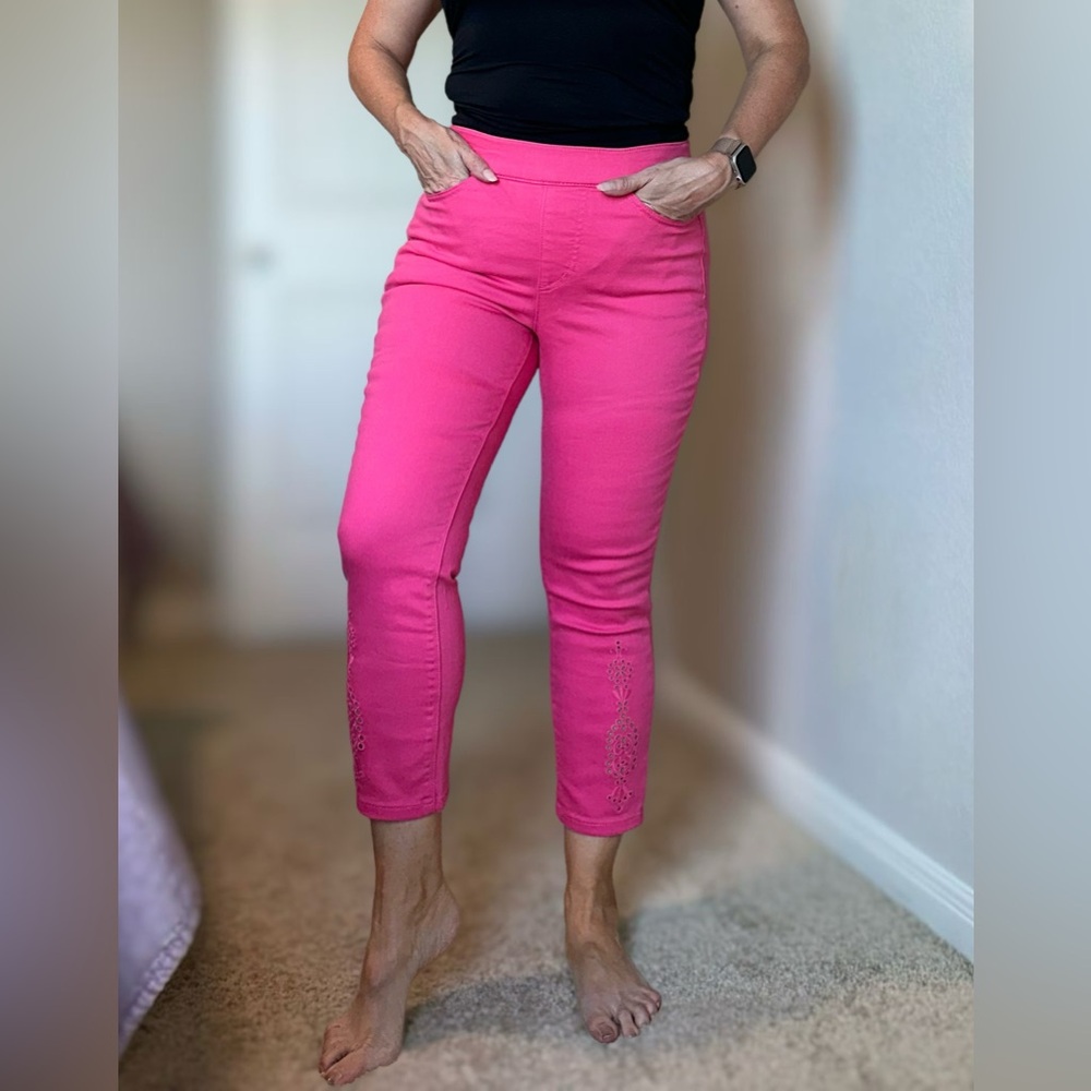 Isaac Mizrahi Vibrant Pink Cropped Pants - Picture 4 of 15
